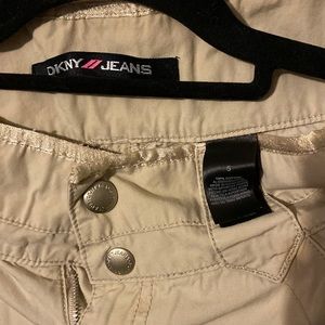 Women’s size  5 DKNY jeans with cargo pockets
